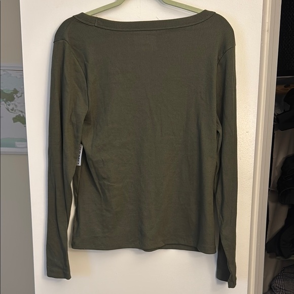 Old Navy Women's Olive Green Top - Picture 2 of 3
